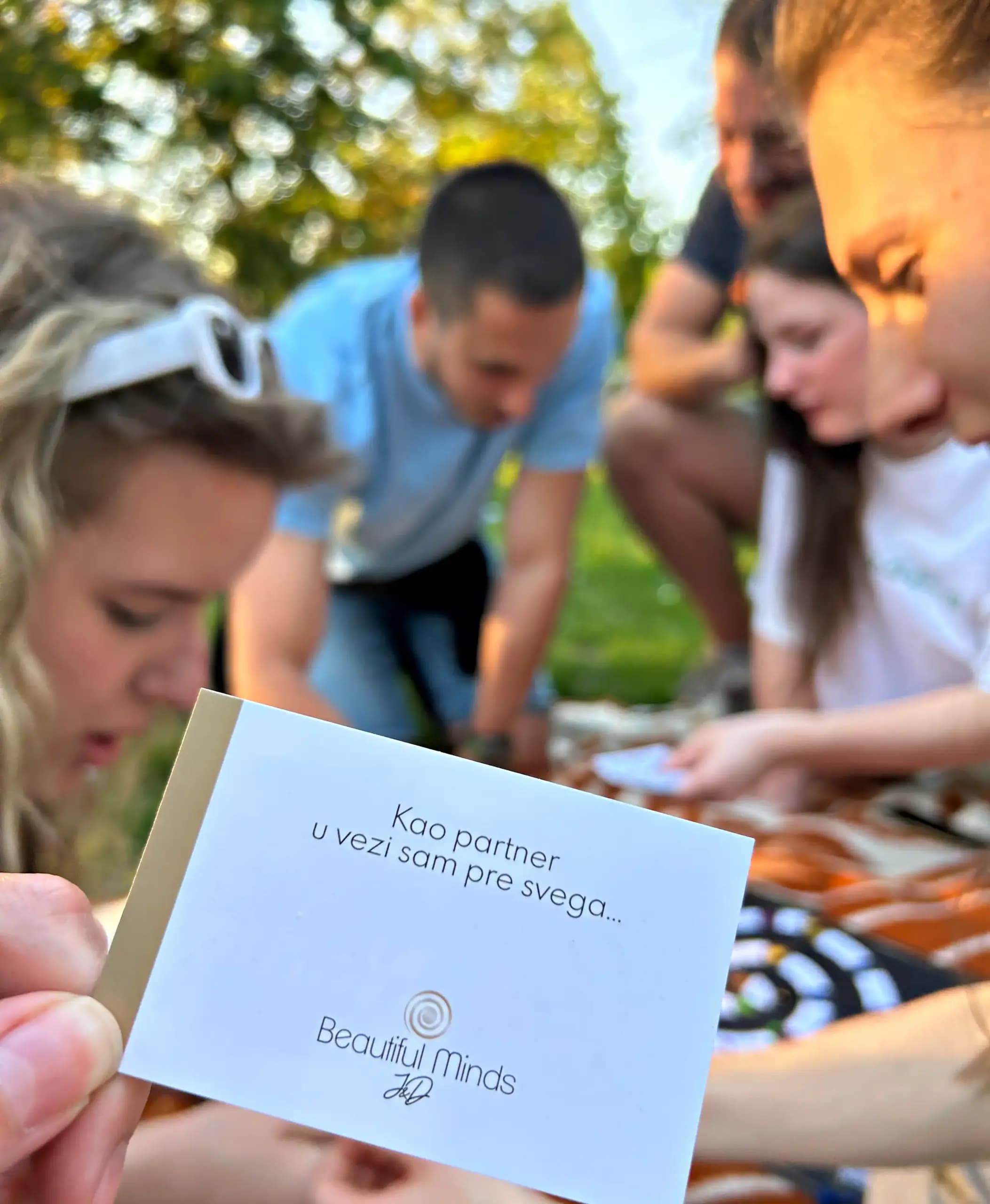 Među Nama - Igra Povezivanja