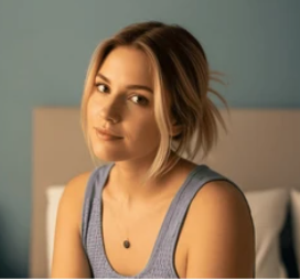 Ivana, 32